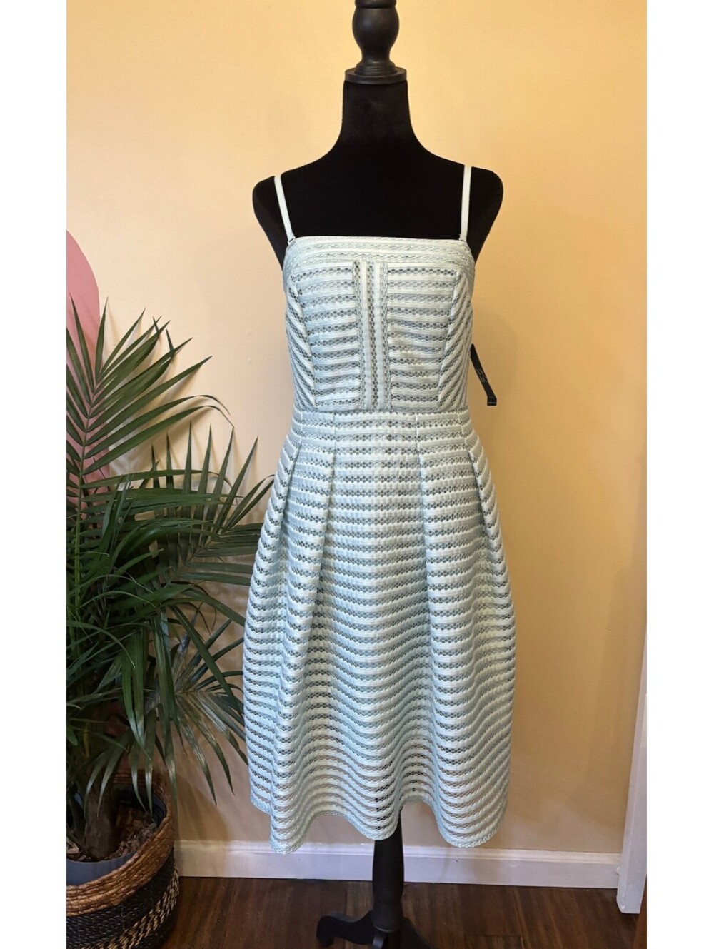 Women's New York & Company Mint Fit & Flare Spaghetti Strap Dress Size 4